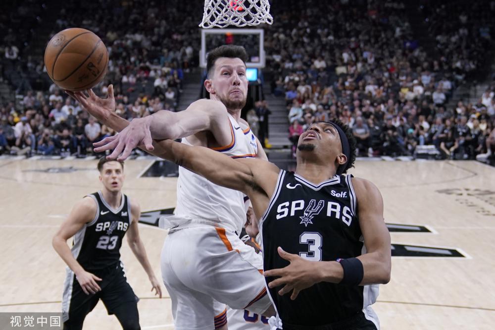 田径赛场上 田径赛场上